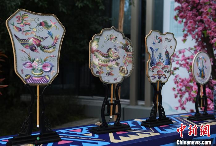 無形文化遺産の文化クリエイティブ展が開幕　重慶市酉陽