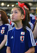 サッカーW杯を応援する日本人女性ファン　負けて涙