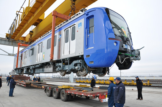 中国北車のブラジルW杯「地下鉄お助け隊」は6月4日、新たに運行を開始する新型電車（EMU）、1A線地下鉄用車両に対して死角なき「身体検査」を実施した...