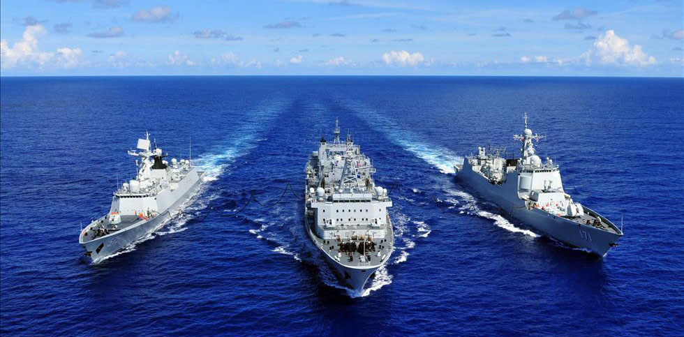 リムパック参加の中国軍艦が海上補給