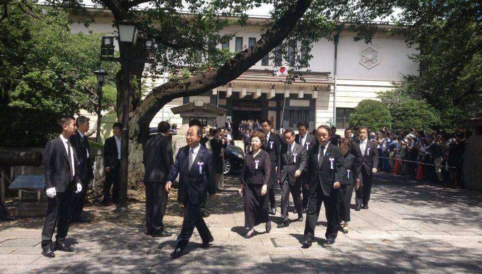 ＜速報＞日本の国会議員数人が靖国神社参拝