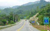 ベトナム初の中国国境地域とをつなぐ高速道路が開通