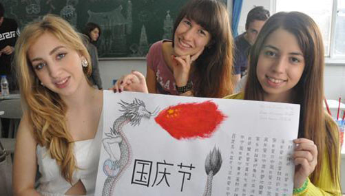 中国、留学生達も65回目の国慶節祝う