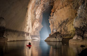 ベルギーのカメラマンが撮影した中国の壮大な地下洞窟