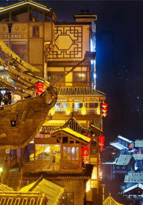 重慶に「千と千尋の神隠し」のような街角の風景