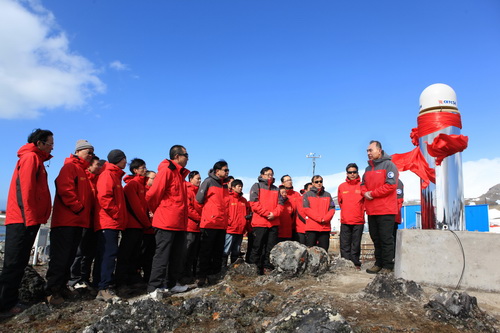 庫熱西氏がチームを率いて南極・長城基地を訪れ、北斗システム南極基地局の始動式に出席