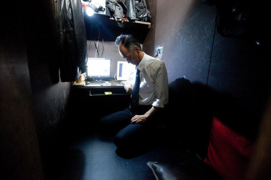 日本「ネットカフェ難民」　わずか3平方Mの空間で生活