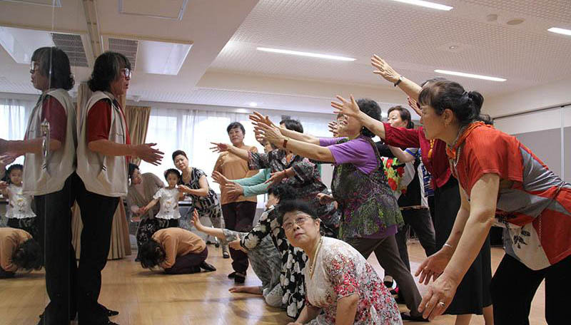 日本の元残留孤児、戦争がテーマの舞踏劇