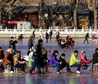 北京の「氷雪遊び」イベント大人気