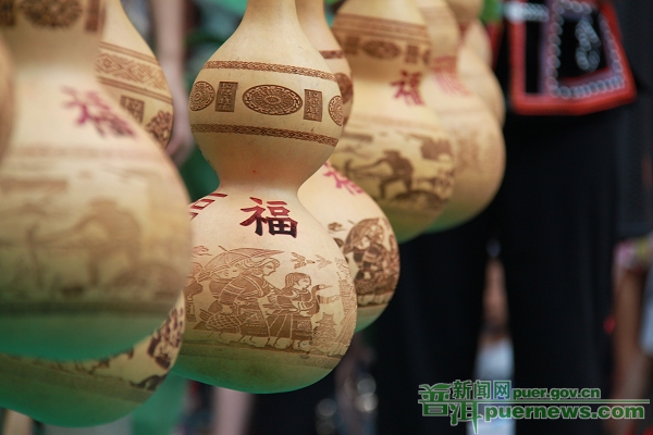 上海市民がプーアルの民俗文化を体験
