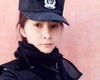 写真のこの新疆の女性警官は、「最も美しい警察官」と称されネットで注目を集めている。