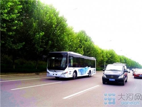世界初の自動運転大型バス、中国が開発に成功