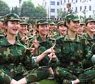 南京芸術学院の軍事訓練、美人新入生の勇姿