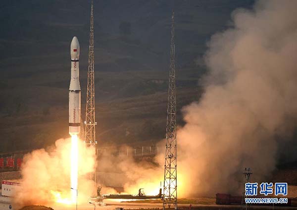 新型ロケット「長征6号」　衛星20基を一度に打ち上げ