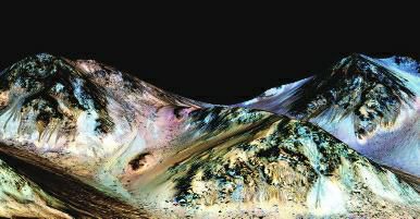 NASAが火星に液体の水の存在を発見、山肌には川の痕跡