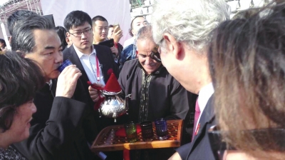 王毅外交部長夫人が慈善バザーを開催、約3700万円の収益金