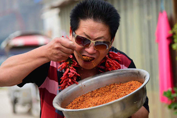 「辛さ」を愛する男性、唐辛子2.5キロを食べるのが日課　鄭州