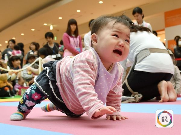 600人の赤ちゃんの「はいはい競争」がギネス記録を更新　日本