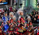 第84回ハリウッドクリスマスパレードで中国人大学生が舞い踊る