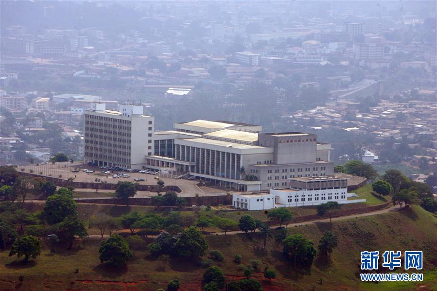 中国政府が建設を支援したカメルーンの首都ヤウンデ会議ビル。同ビルは1978年3月に着工し1981年10月に完成した。総建築面積は3万797平方メートル。