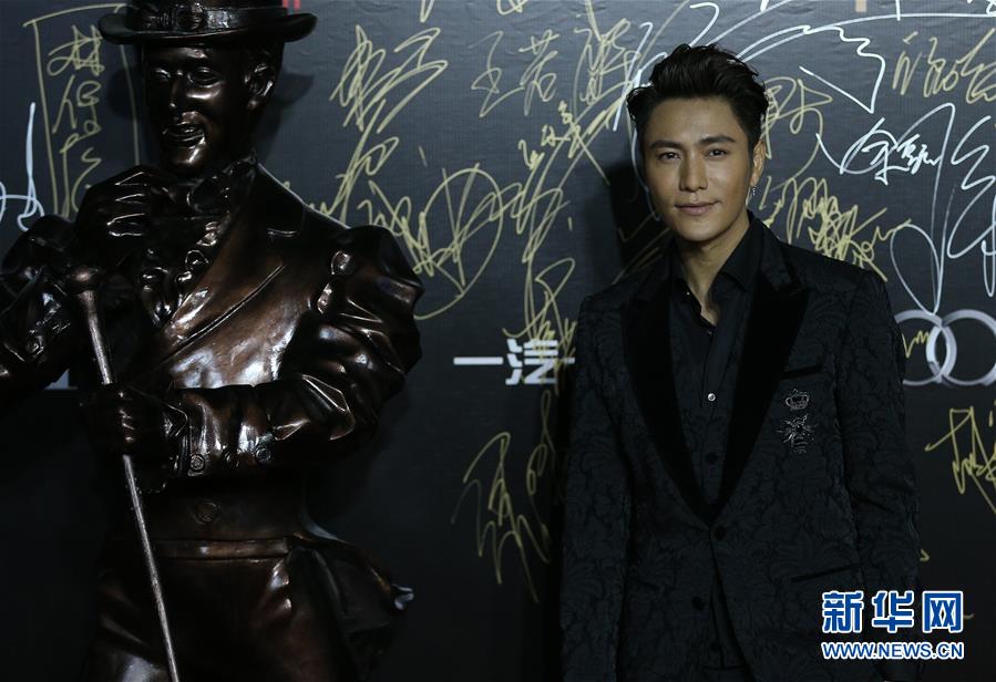 12月2日、イベントのレッドパーペットに姿を現した俳優の陳坤。