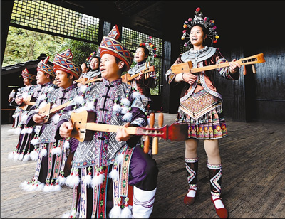 広西チワン族自治区　トン族の伝統的な祭日祝うイベント開催