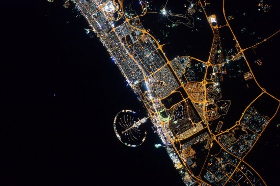 宇宙から撮影した地球に北京の壮大な夜景
