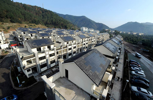中国最大の太陽光発電村、発電・送電を開始　浙江省