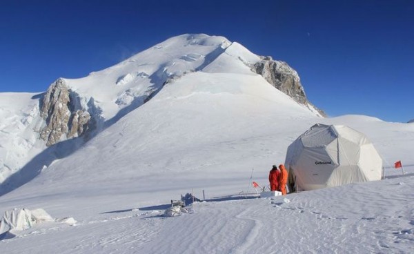 南極科学観測隊、3.55メートルの氷床深層コアを掘削