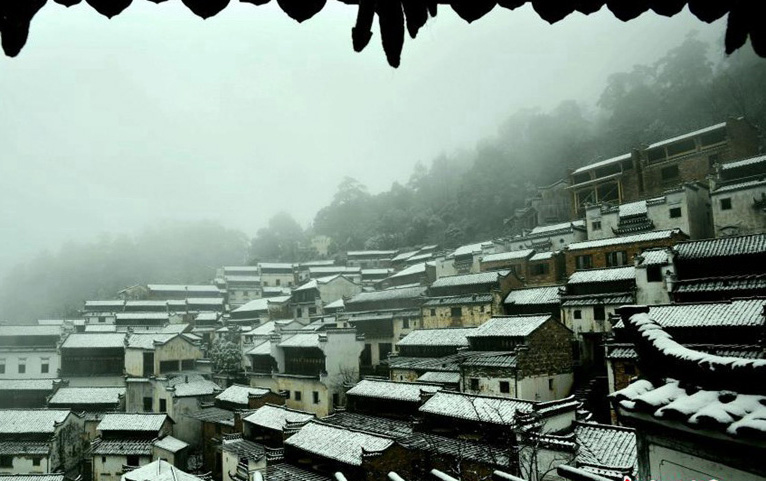 「中国で最も美しい村」江西省婺源県、雪を纏う古い村の美しい風景