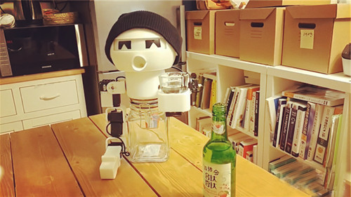 韓国人が酒飲み相手になってくれるロボットを開発