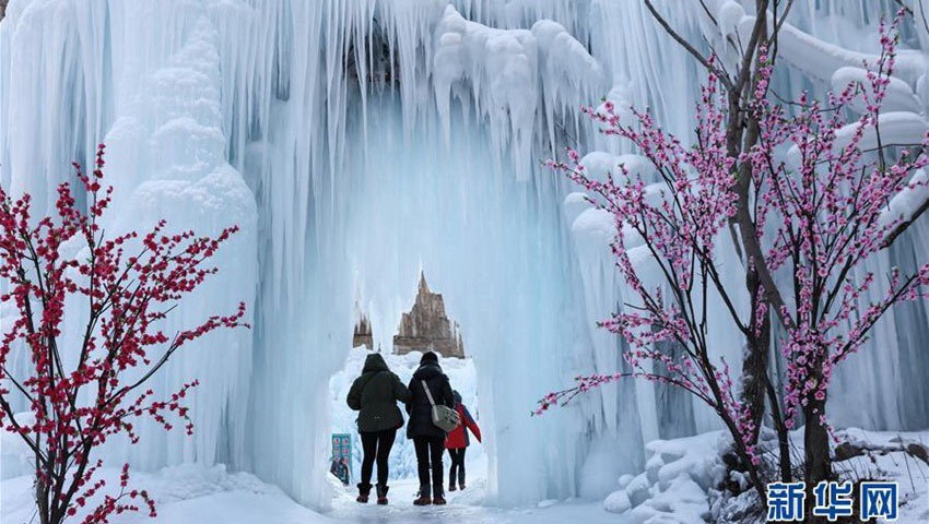 極寒の季節が織りなす美しい氷瀑の景色　河北省