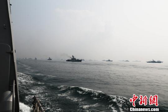 中国海軍がインドの国際海上観閲式に初めて参加