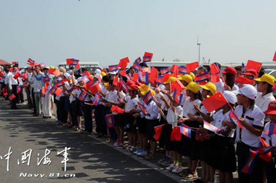 中国海軍艦隊がカンボジア訪問