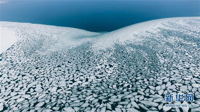 圧倒される！青海湖の氷が溶け出す風景を空撮