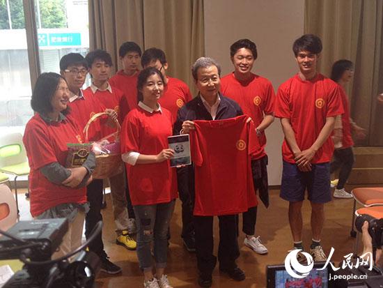 程永華駐日大使が熊本大学を訪問 被災した中国人留学生を見舞う