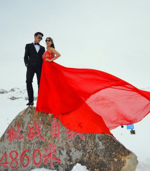 6組のカップルが高山で結婚写真を撮影　达古氷山