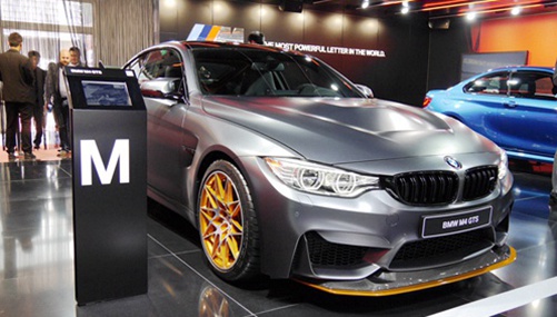 BMWがM4GTSを国内初発表