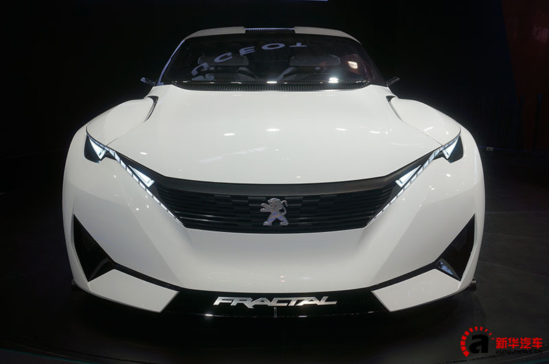 プジョーのコンセプトカー・フラクタル　北京モーターショー2016