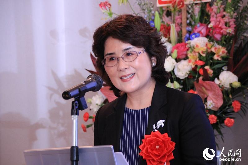 在日本中国大使館友好交流部参事官を務める、汪婉・駐日大使夫人。