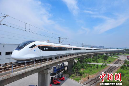 時速160キロの都市間高速列車、製造許可証を取得