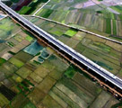 広西の高速鉄道を空撮、全国を駆け抜ける列車