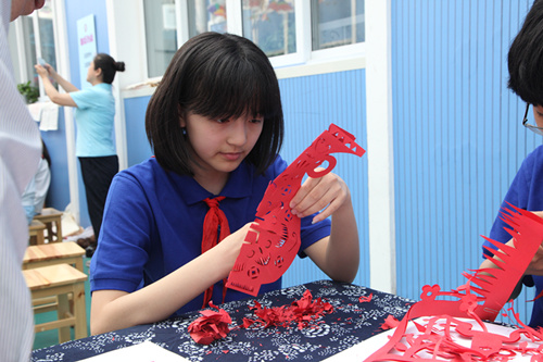 北京の小学校、無形文化遺産が生徒の「特別な技能」に
