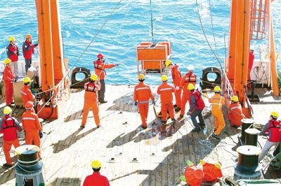 科学調査船「向陽紅10」、深海沈積物・微生物培養システムを回収