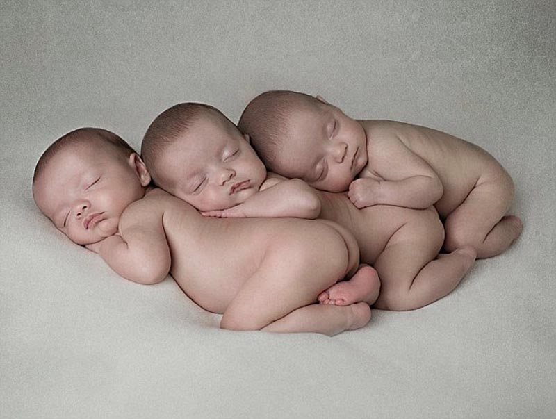 珍しい一卵性三つ子の赤ちゃん 完璧なコピー ペースト 英国 人民網日本語版 人民日報