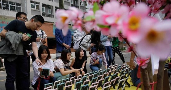 武漢大学卒業生が「桜の押し花」販売、数時間で１万元の売上げ