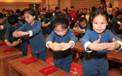 「子ども国学堂」卒業式　可愛さいっぱいの学生たち　上海