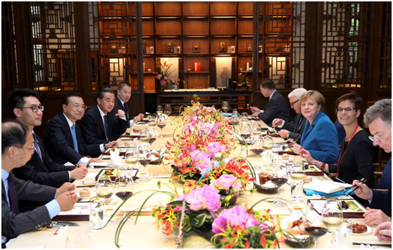 李克強総理が「旧友」メルケル首相を夕食に招待