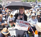 米軍属による女性殺害事件、抗議集会に数万人参加　沖縄