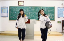 山東省の女子大生が青春の思い出に独特の卒業写真撮影
